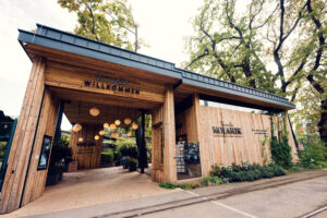 Grand entrance of Luftburg Kolarik, welcoming guests to a memorable Viennese dining experience.