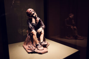 El Segador en reposo de Andrea Briosco, conocido como Riccio, en la Sala XXXIII de la Kunstkammer del Museo de Historia del Arte de Viena.