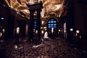 Numerosas esculturas en la colección de antigüedades del Museo de Historia del Arte de Viena.