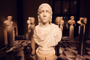 Busto de mármol de Julia Mamea del siglo II en la colección de antigüedades del Museo de Historia del Arte de Viena.