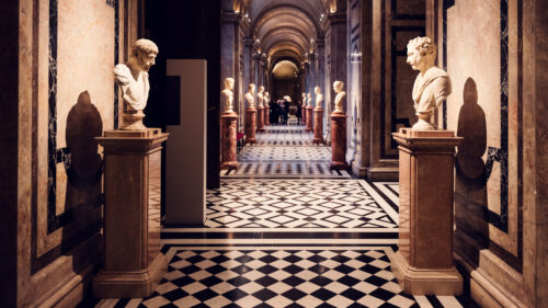 Pasillo que conduce a la colección de antigüedades griegas y romanas del Museo de Historia del Arte de Viena.