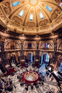 La arquitectura de la célebre Kuppelhalle del Kunsthistorisches Museum de Viena.