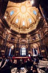 Arquitectura y diseño del café-restaurante del Kunsthistorisches Museum.