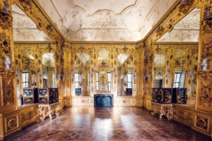 Prunksaal im Unteren Belvedere mit klassischer Raumgestaltung und historischen Details.