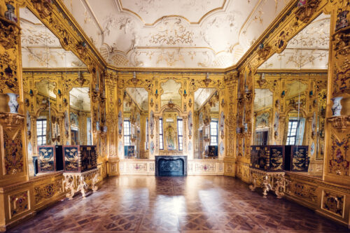 Prunksaal im Unteren Belvedere mit klassischer Raumgestaltung und historischen Details.
