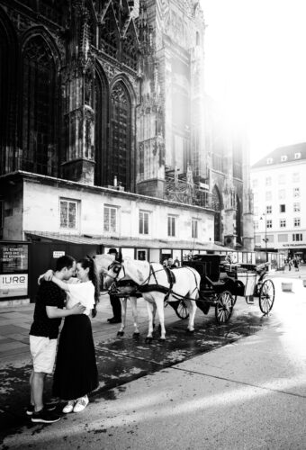Love captured against the artistic facade of St. Stephen's Cathedral, a timeless moment in Vienna's heart.