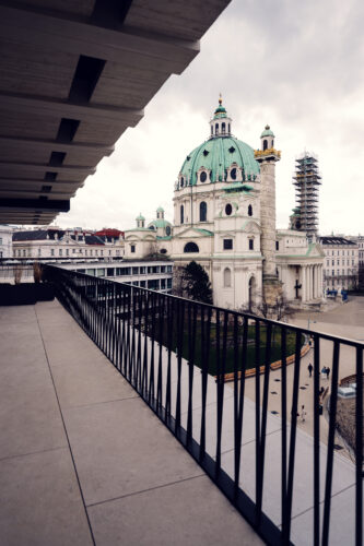 The big terrace with view on the Karlskirche at The Wien Museum.