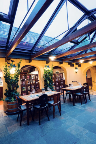 Charming outdoor terrace at Heuriger Mayer am Pfarrplatz, perfect for enjoying a sunny day in Vienna.