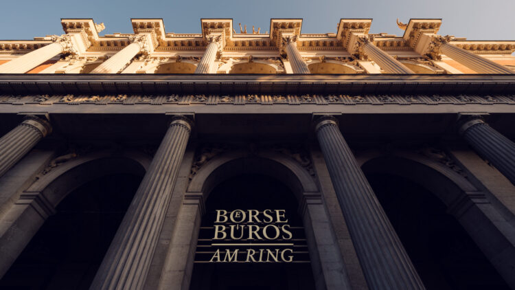 Stone columns and ornate cornice of the Alte Börse Wien with the "Börse Büros am Ring" sign.