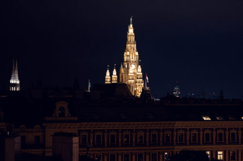 Vista sul Municipio di Vienna dal rooftop bar Der Dachboden.