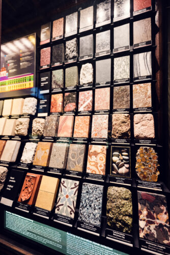 Colección de piedras de construcción y decorativas en el Museo de Historia Natural de Viena.