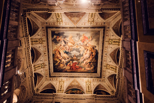 Fresco en el techo de la cúpula del Museo de Historia Natural de Viena.