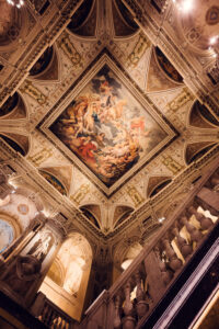 Fresco en el techo con escenas clásicas en el Museo de Historia Natural de Viena.