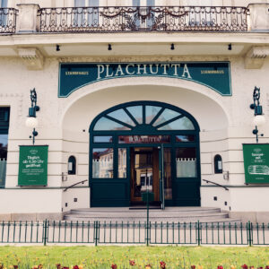 Entrée du Plachutta Stammhaus Hietzing avec son enseigne classique et ses détails traditionnels.