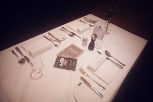 Table dressée avec éclairage chaleureux au Plachutta Stammhaus Hietzing.