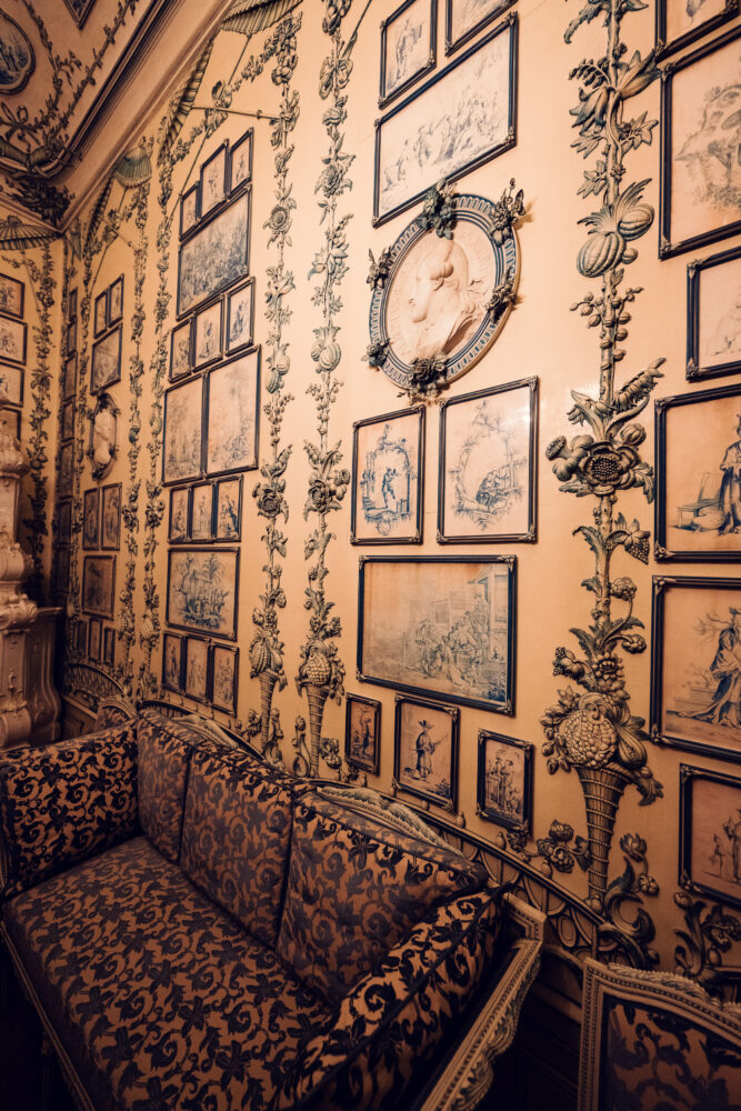 Prachtvoller barocker Staatsraum im Schloss Schönbrunn, kaiserliches Habsburger Palais.
