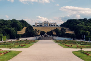 Punto panoramico della Gloriette con i giardini del Palazzo di Schönbrunn.
