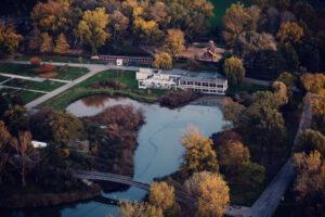 Irissee in Donaupark, surrounded by lush greenery.