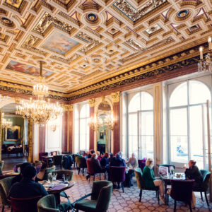 Stylish interior design at Gerstner K. u. K. Hofzuckerbäcker.