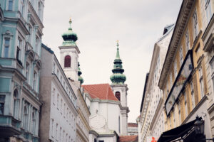 Historic architecture along Mariahilfer Straße in Vienna.