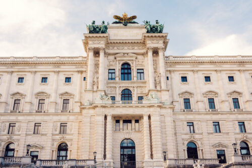 Façade de la Hofburg vue depuis le Burggarten.