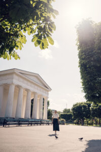 Adriana at Theseustempel Vienna with the temple and Volksgarten park in the background.