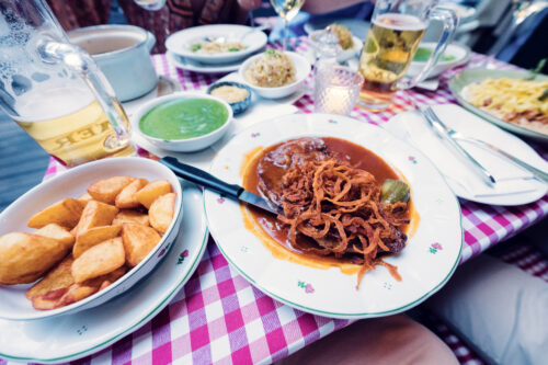 Traditional Vienna cut served with roasted potatoes and house-made sauce.