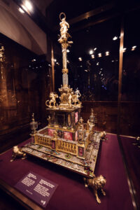 Reproduction de la colonne mariale de Vienne (Am Hof) au Trésor impérial.