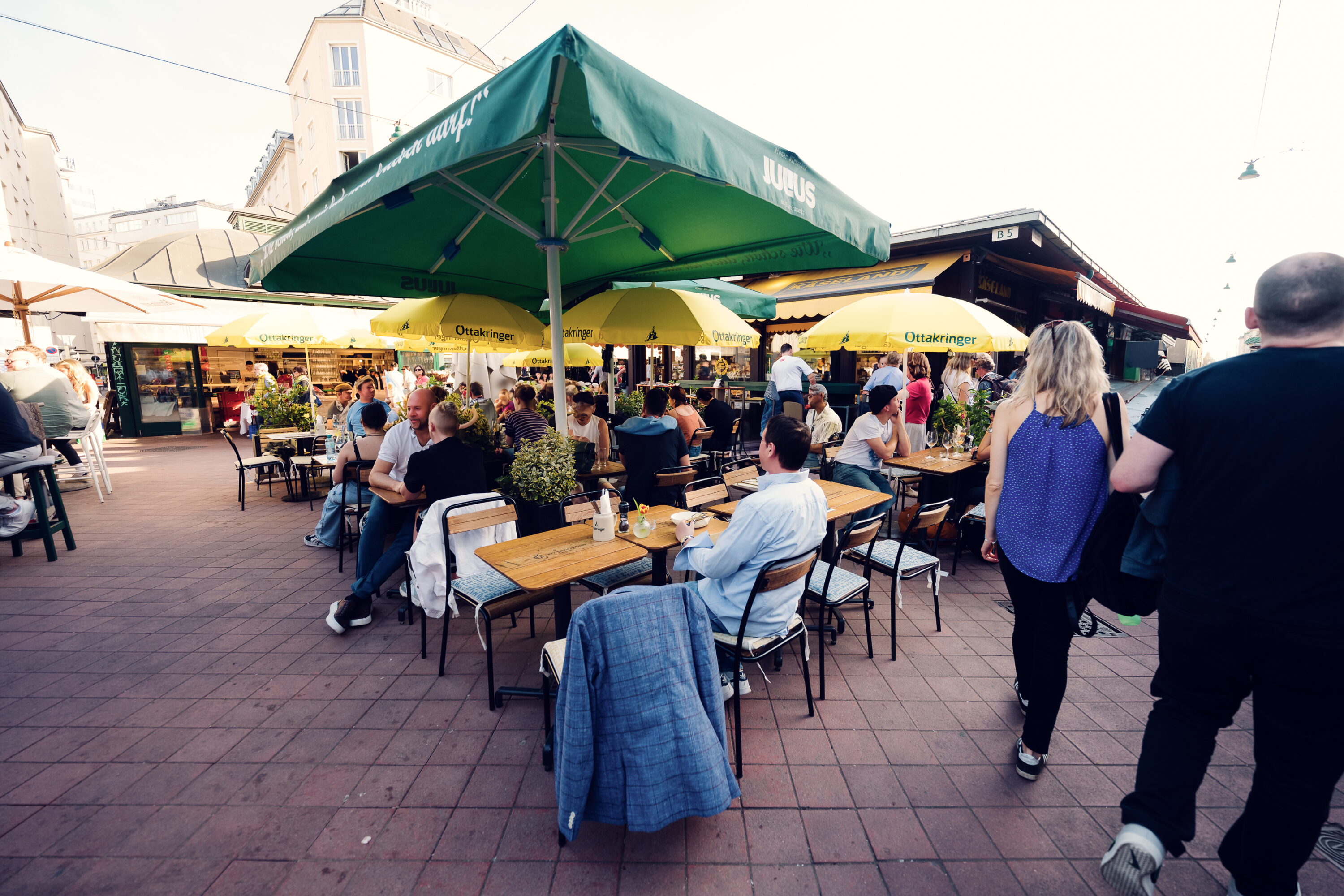 Kulinarisches Paradies am Naschmarkt mit über 30 Restaurants und Lokalen für internationale Küche