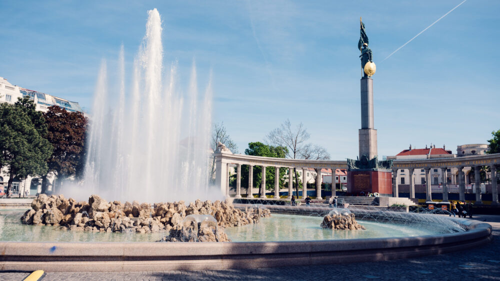 Schwarzenbergplatz's Hochstrahlbrunnen fountain.