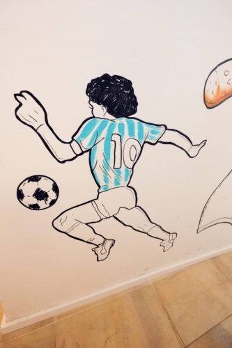 Murales napolitanos pintados a mano en el Casolaro Bros de Viena.