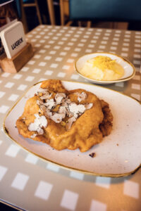 Wiener Schnitzel al tartufo servito al Lugeck Figlmüller a Vienna.