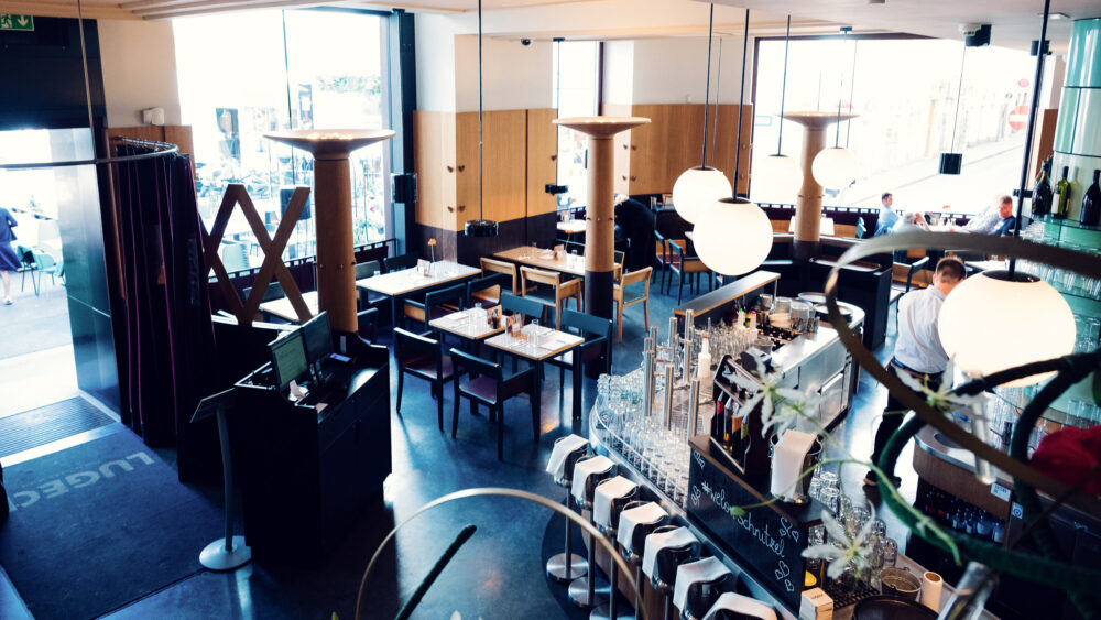 Traditional dining room at Lugeck Figlmüller, classic Austrian interior with wooden furniture and cozy restaurant atmosphere.