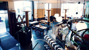 Sala da pranzo tradizionale del Lugeck Figlmüller con arredi in legno e atmosfera accogliente.