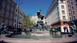 Donnerbrunnen am Neuen Markt in Wien, barocker Brunnen von Georg Raphael Donner mit Providentia-Figur und vier Flussgöttern.