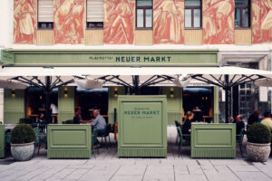 Outdoor terrace at Plachutta´s Neuer Markt in Vienna.