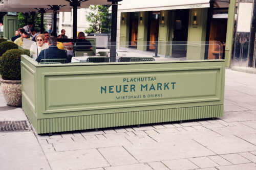 Plachutta´s Neuer Markt outdoor terrace seating with traditional Viennese restaurant atmosphere.