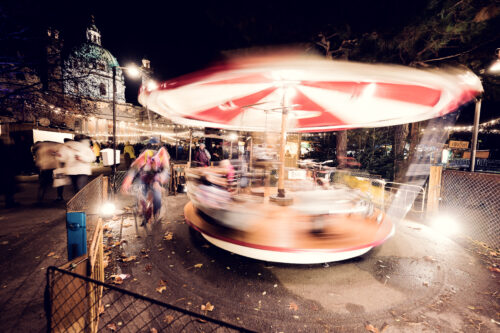 Art Advent entertainment on Karlsplatz.