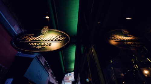 Facciata del ristorante Figlmüller Wollzeile con dettagli architettonici viennesi tradizionali.