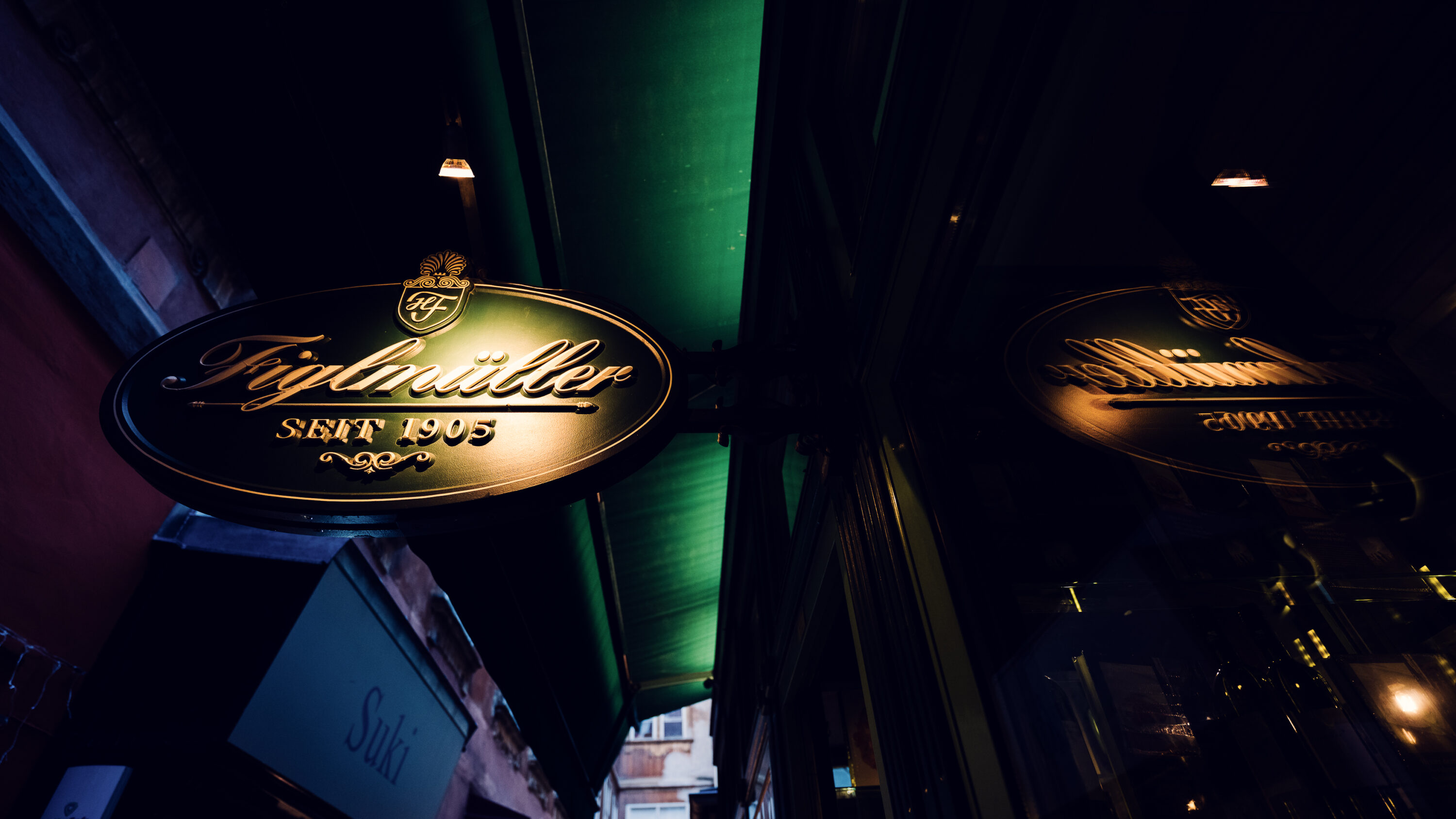 Facciata del ristorante Figlmüller Wollzeile con dettagli architettonici viennesi tradizionali.
