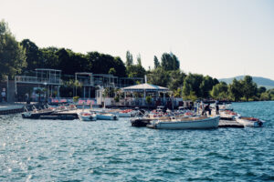 Barche ormeggiate lungo il porticciolo del Nuovo Danubio, sotto le terrazze di Copa Beach.